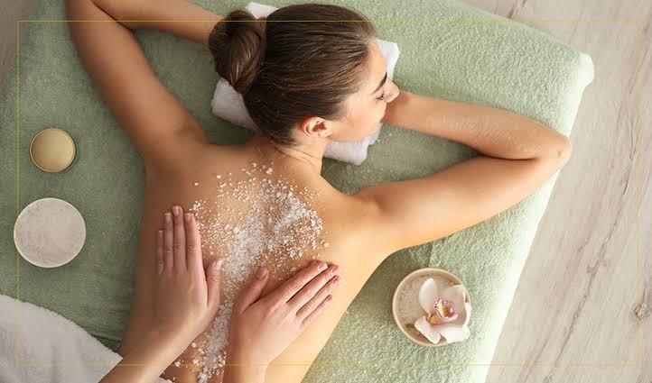 Massage therapist booking checklist with DHA registration, hygiene and pricing checks in Dubai
